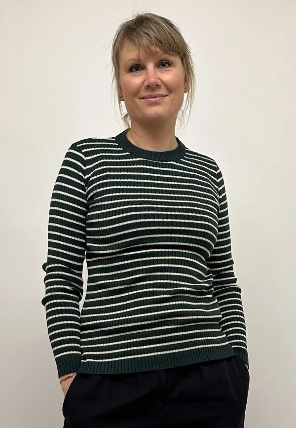 GROBUND Hanna rib strik - den i mørkegrøn med striber