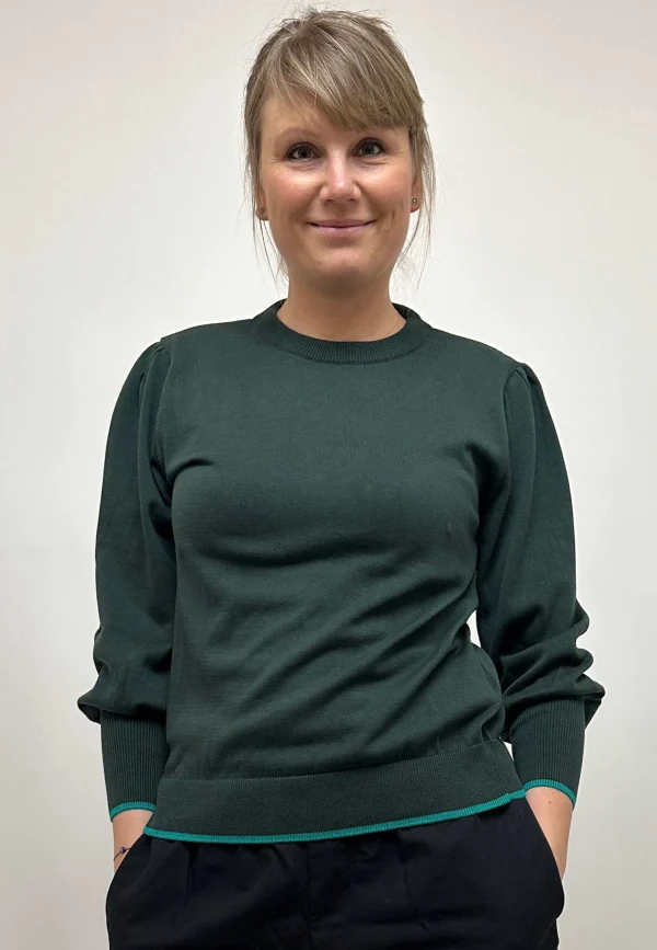 GROBUND Ingeborg strik bluse - den i mørkegrøn med kontrast kant