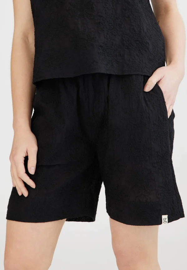 GROBUND Naomi shorts - i sort med blomsterbroderi